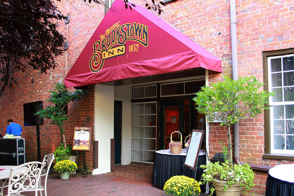ווינסטון-סאלם The Historic Brookstown Inn, Trademark Collection By Wyndham מראה חיצוני תמונה